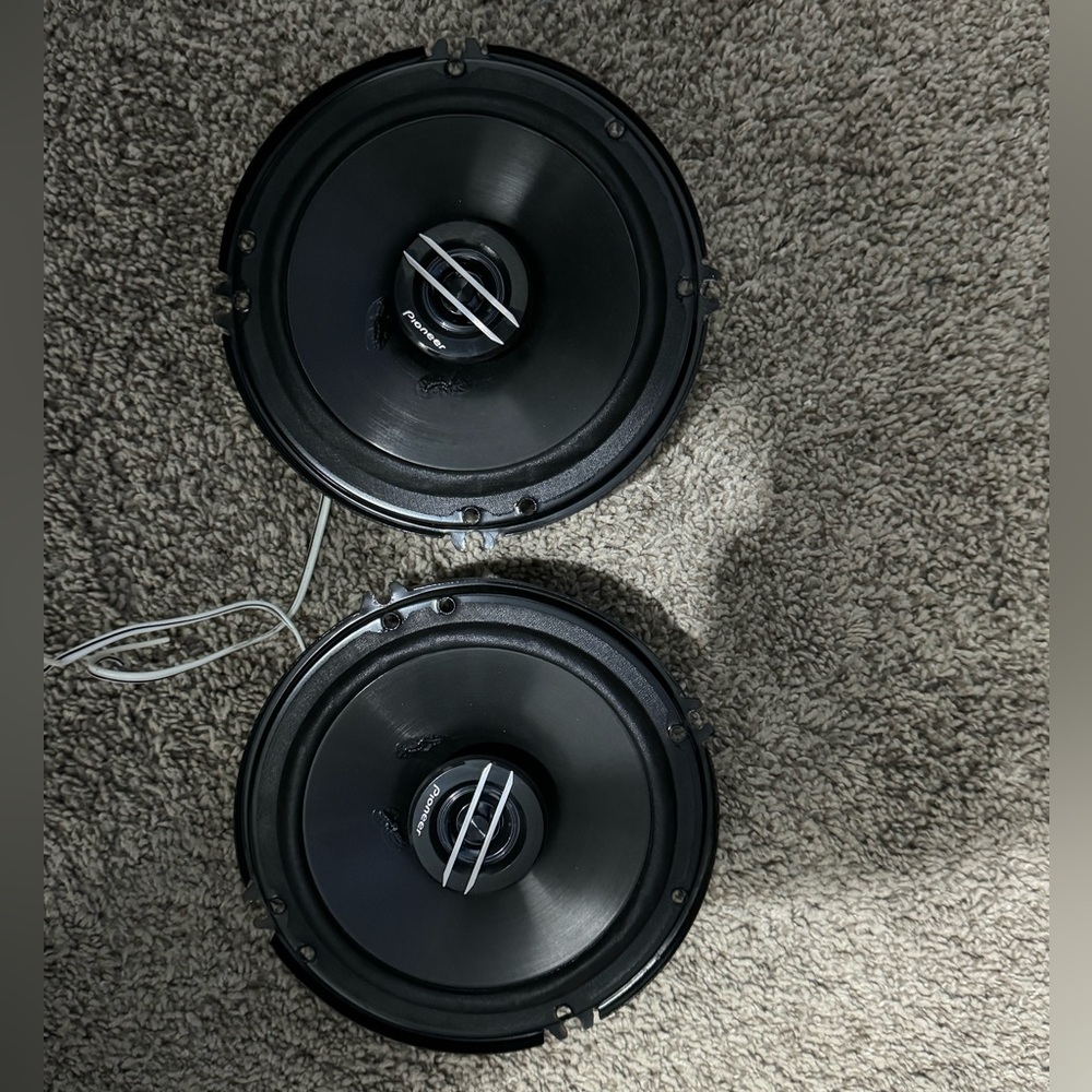 2 Pioneer door speakers
